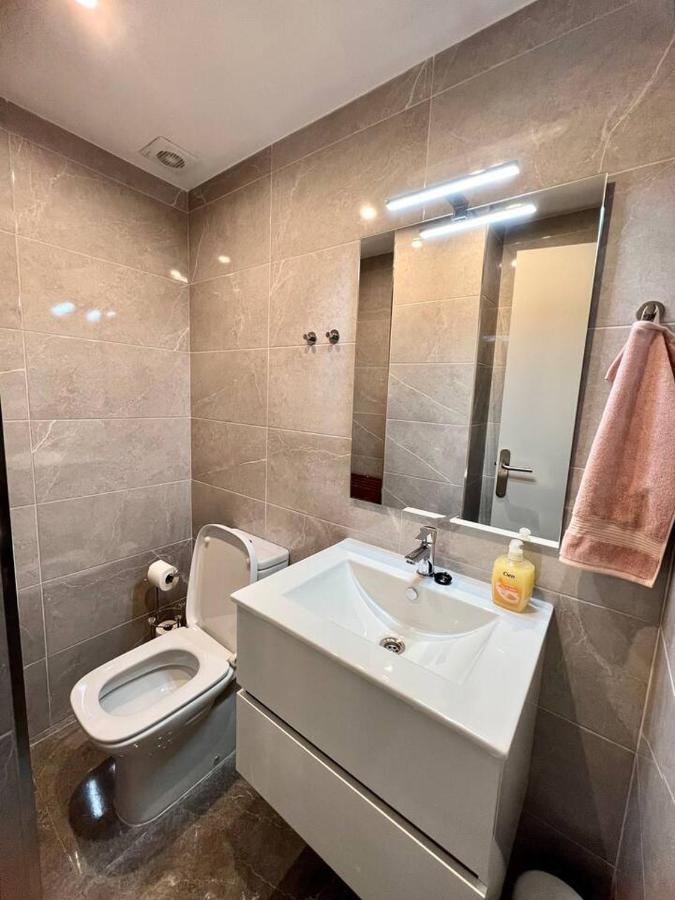 Amplio Apartamento Tranquilo Cerca De La Playa Roses Luaran gambar